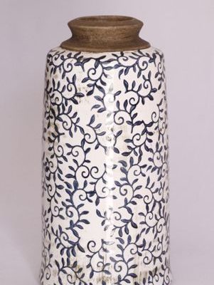 Vaso de Cerâmica Branca Com Detalhes de Ramos Azuis