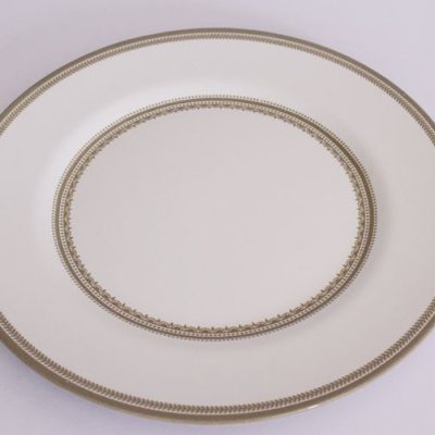 Prato Mesa Porcelana Plissan Com Detalhe Dourado